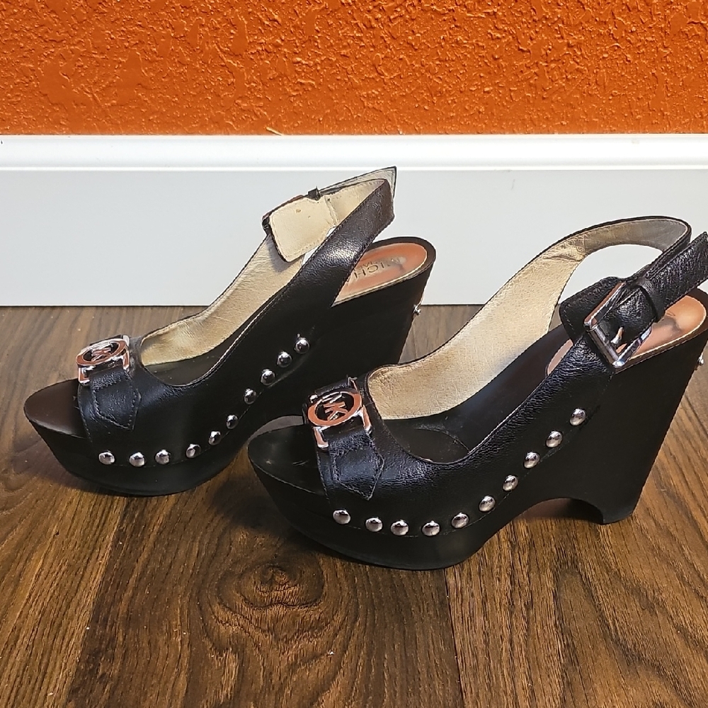 Stylish Black Wedge Sandals